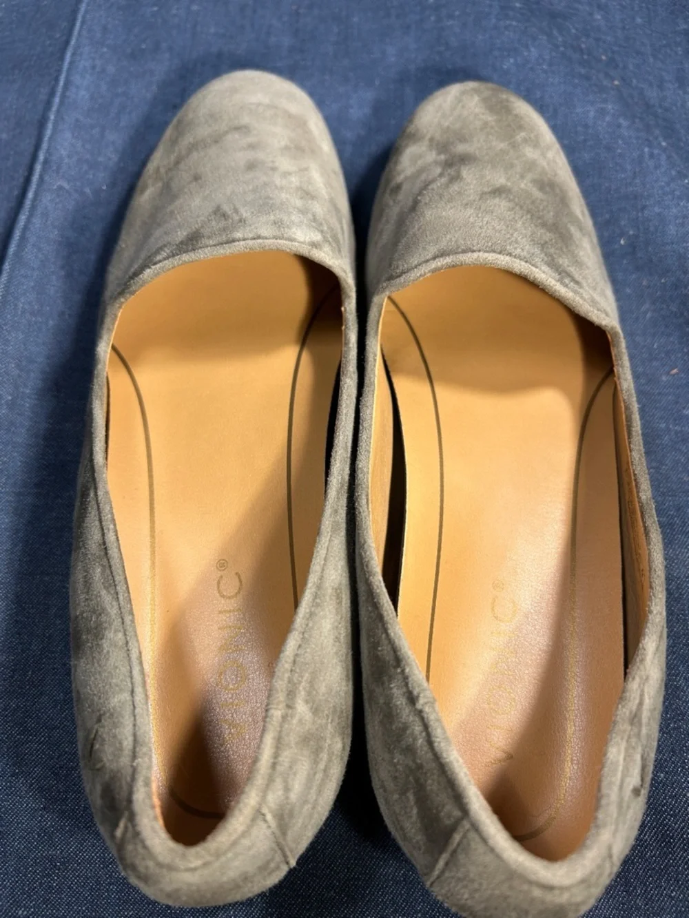 Vionic leather loafers almost NEW